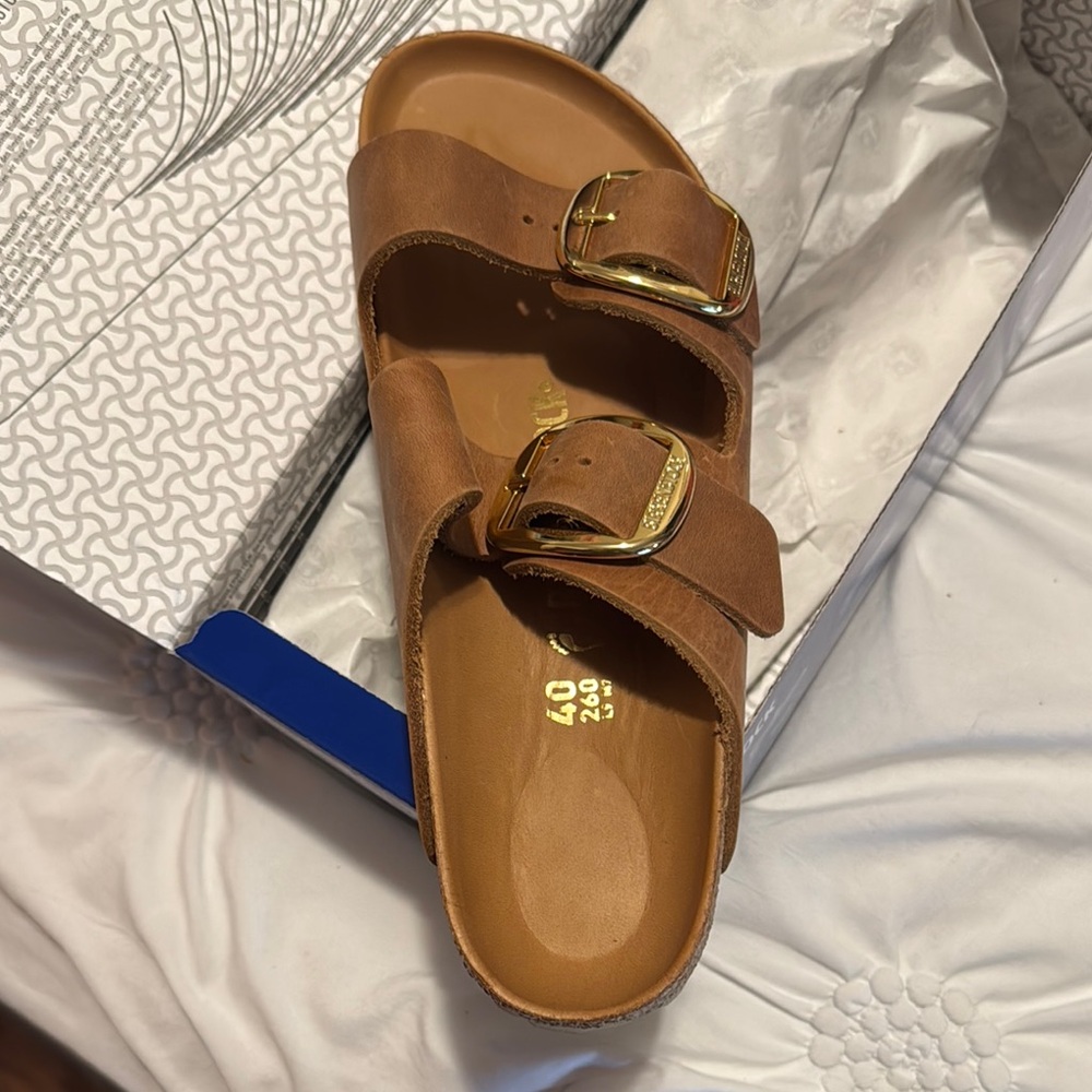 New Birkenstock Arizona Big Buckle Sandals- gold -size 9